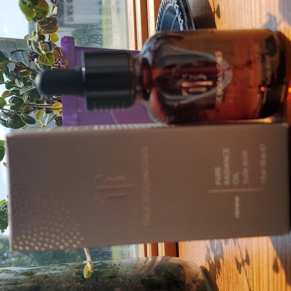 True Botanicals Pure Radiance Oil